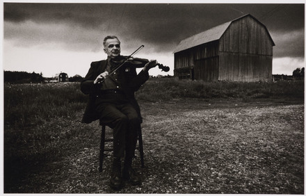 Ti-Noir Lajeunesse, le violoneux aveugle, de la série « Disraeli, une expérience humaine en photographie »