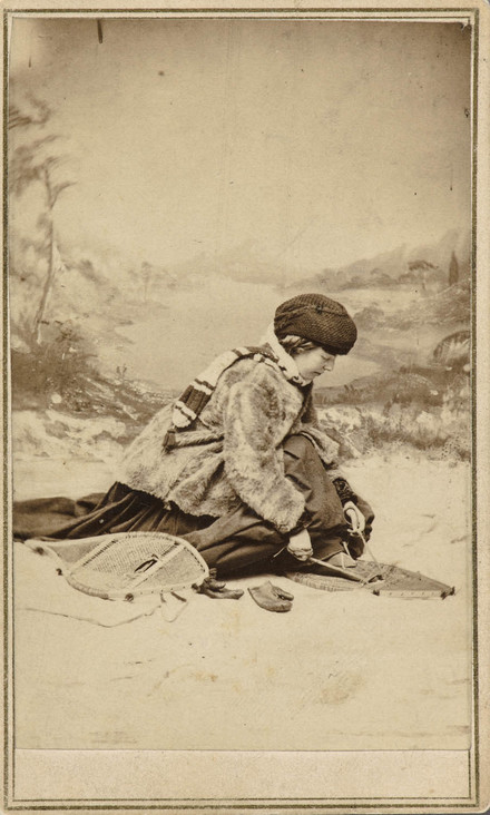 Ivy S. Parson, en costume d'hiver, de l'album de collection dit de Napoléon Garneau